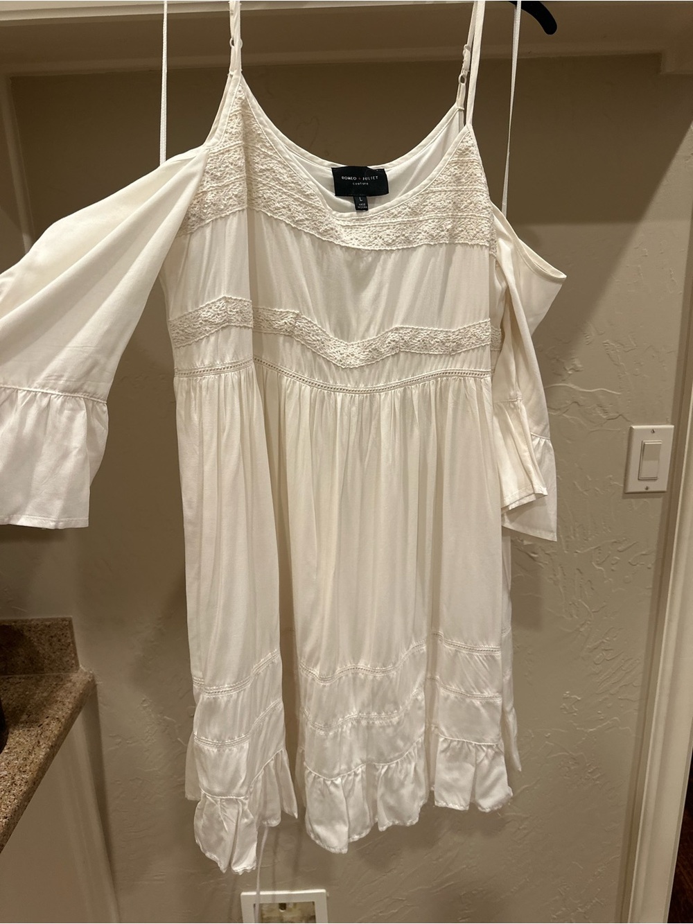 Romeo & Juliet Couture White Cold-Shoulder Lace-Trim Dress